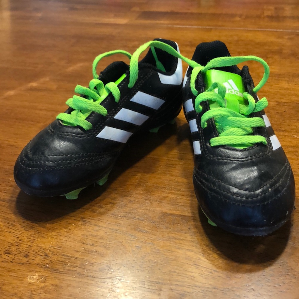 Soccer cleats